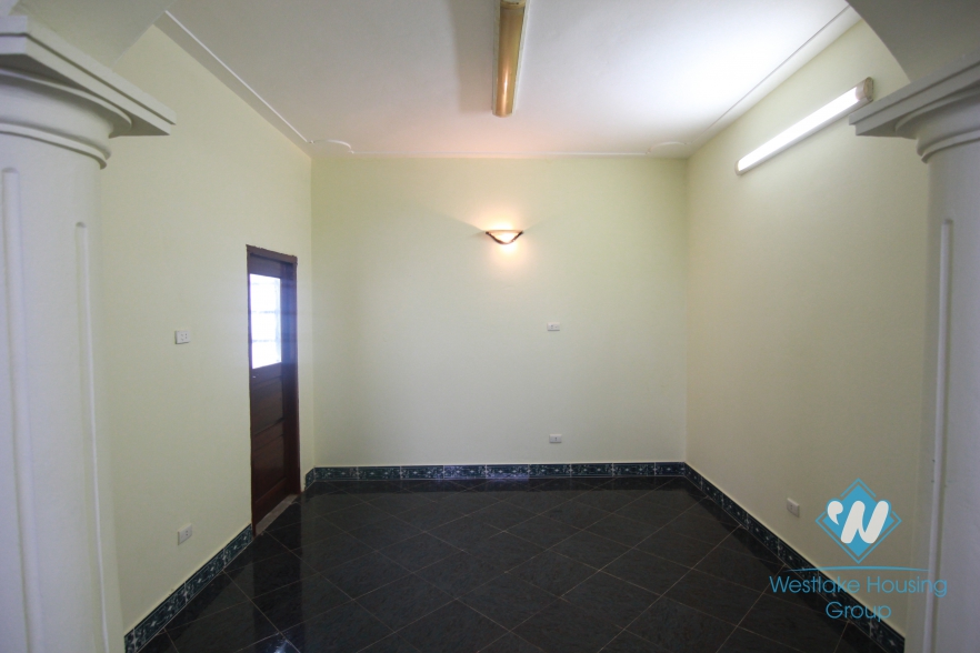 Unfurnished house for rent in Au Co street, Tay Ho district, Ha Noi